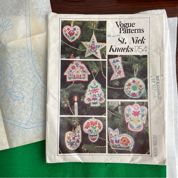 Vogue Stocking Pattern 1982 - Picture 2 of 3